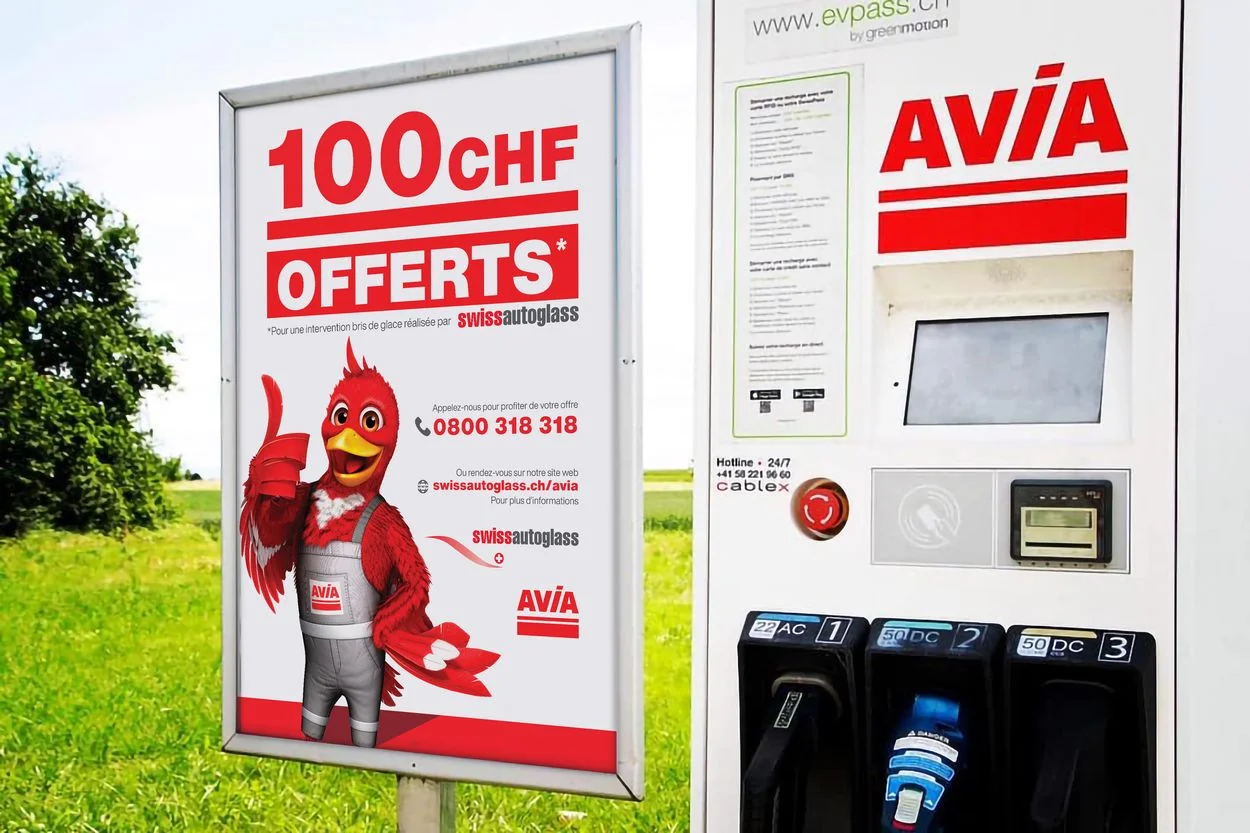 Affiche de campagne sur une borne de paiement de station-service